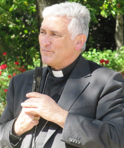 Monseñor Rafael Zornoza